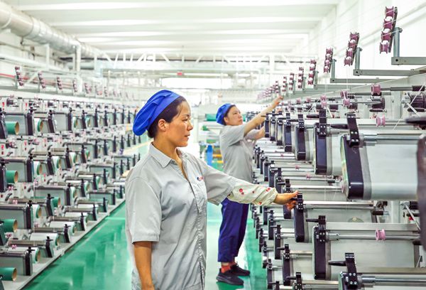 神特公司車間工人奮戰(zhàn)高溫紀(jì)實(shí)（照片）_副本