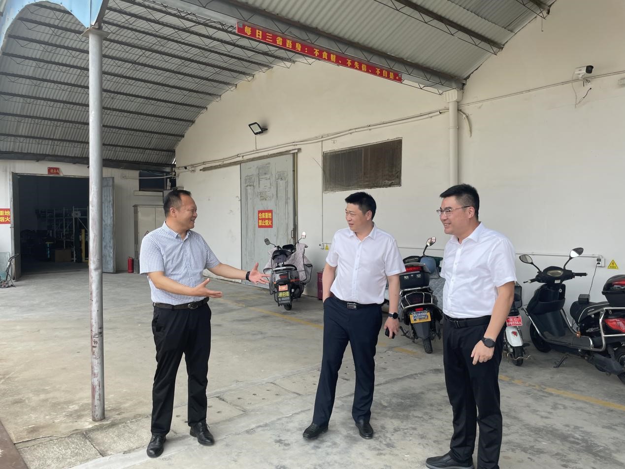 1689845160166085316.jpg 人.jpg